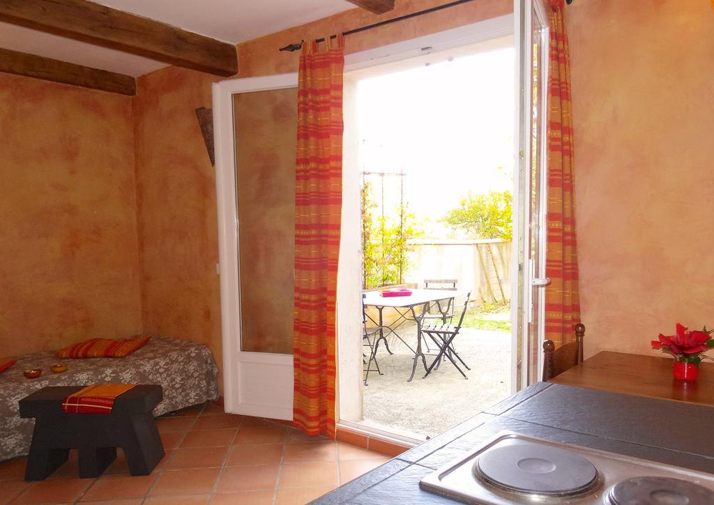 Le Mas De Pie Caud Bed & Breakfast Rognes Exterior photo